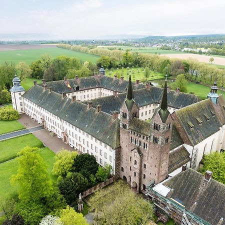 Luxus Wohnen Im Schloss Corvey Fuer 1-6 Gaeste Im Unesco Weltkulturerbe Hoexter Weserbergland Free W-Lan Parken Netflix Fuer Familien Paare Und Geschaeftsreisende Inkl Handtuecher Seife Nintendo Switch Uvm Höxter Exterior foto